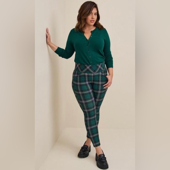 torrid Pants - Torrid sz 5R Pocket Pixie Skinny Studio Luxe Ponte High-Rise Pant EUC